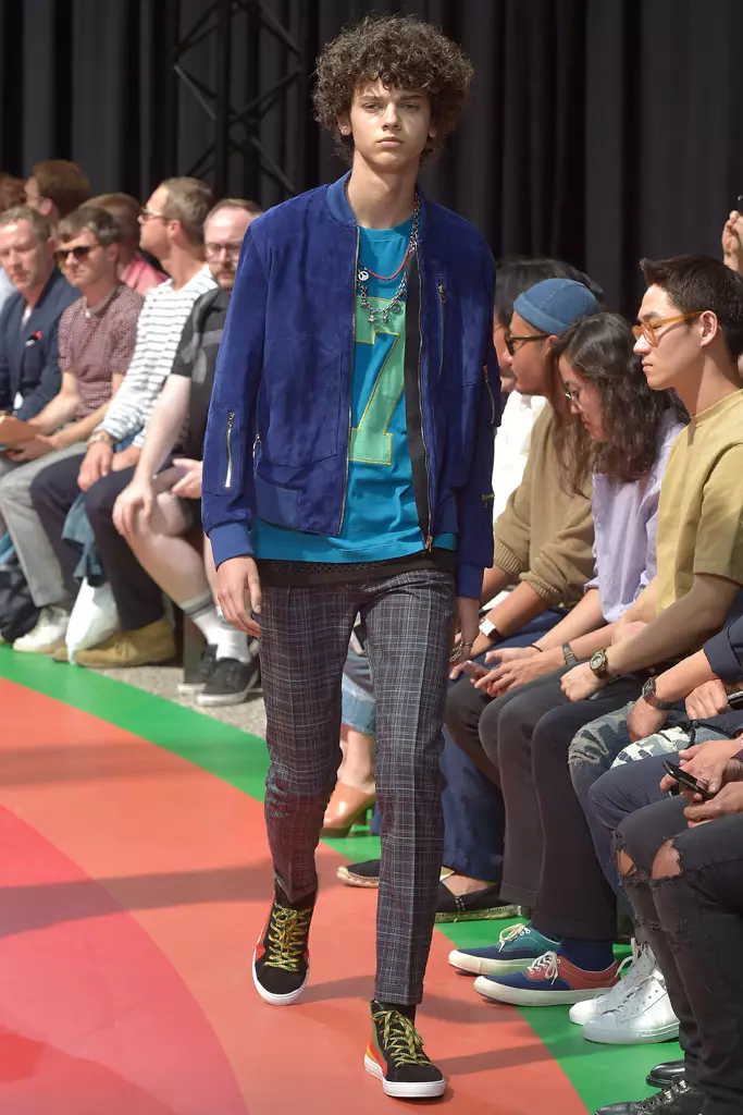 Desfile de Paul Smith, pasarela, Semana da moda masculina de París, primavera verán 2017, Francia - 26 xuño 2016