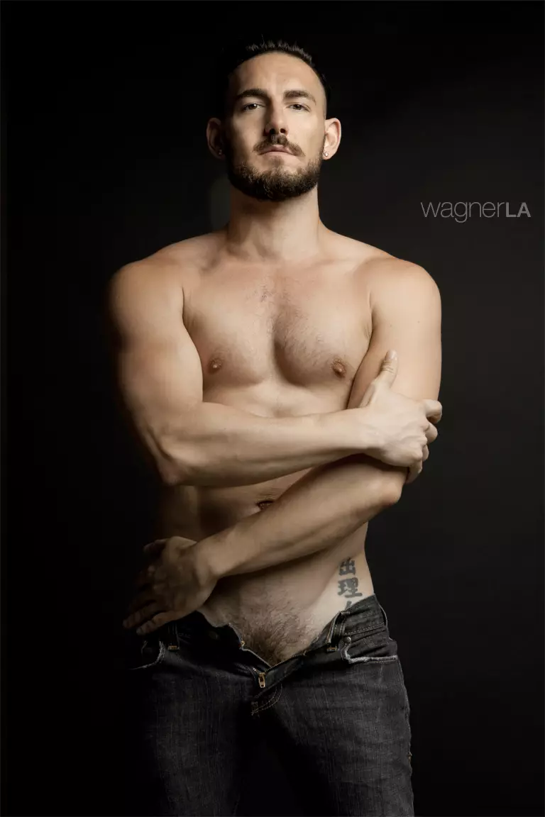 Presentamos a Derek Allen Watson, un modelo impresionante recién llegado, fotografiado por el talentoso David Wagner.