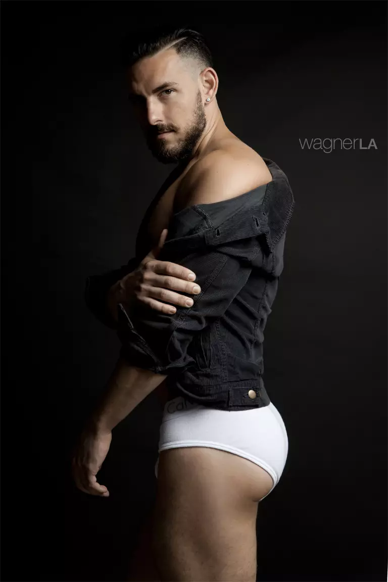 Us presentem un nouvingut model impressionant Derek Allen Watson, fotografiat pel talentós David Wagner.