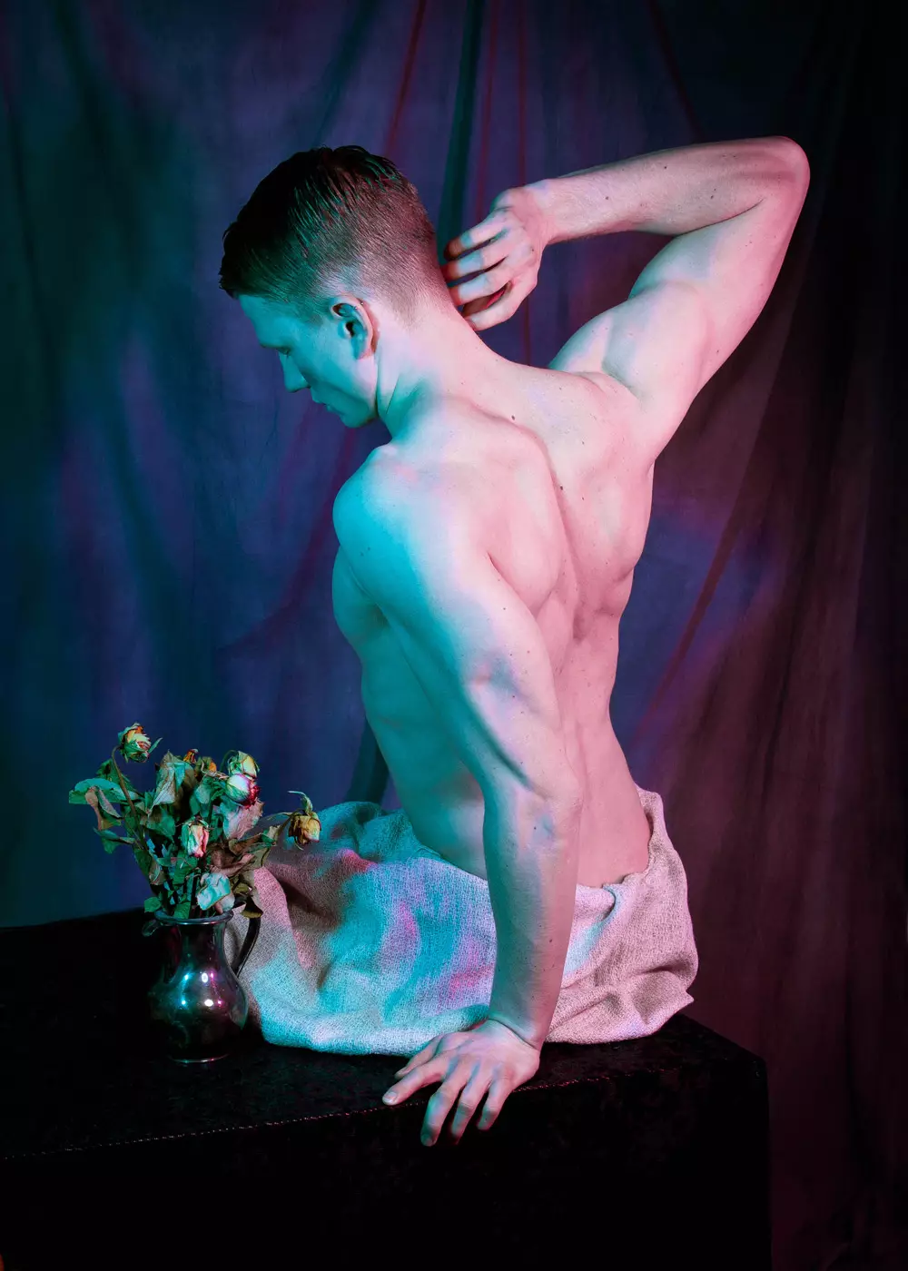 Ynspirearre troch it wurk fan filmmakker James Bridgood (wa't de meast ferneamde film 'Pink Narcisus' in protte fotografen hat ynspireare fan David LaChapelle oant Pierre et Gilles), hat Scallywag Fox ek model James fotografearre mei ongelooflijke ûntwerpen fan Agatha Smith (www.agathasmith.com) lykas oare items styled troch de ongelooflijk talintfolle Lidlbillionaire.