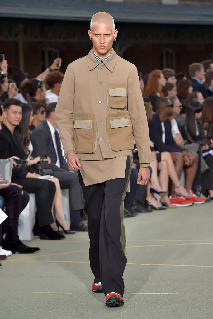 Desfile de Givenchy, primavera verán 2017, Semana da moda masculina de París, Francia - 24 de xuño de 2016