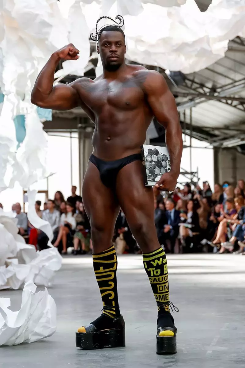 Amuna Amphamvu ochokera ku Vivienne Westwood Okonzeka Kuvala Spring/Chilimwe 2019 Paris 12603_1