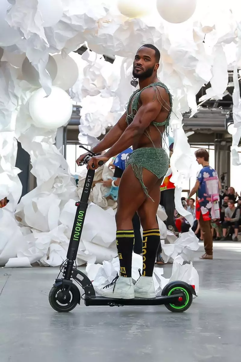 The Strong Men från Vivienne Westwood Ready To Wear vår/sommar 2019 Paris 12603_9