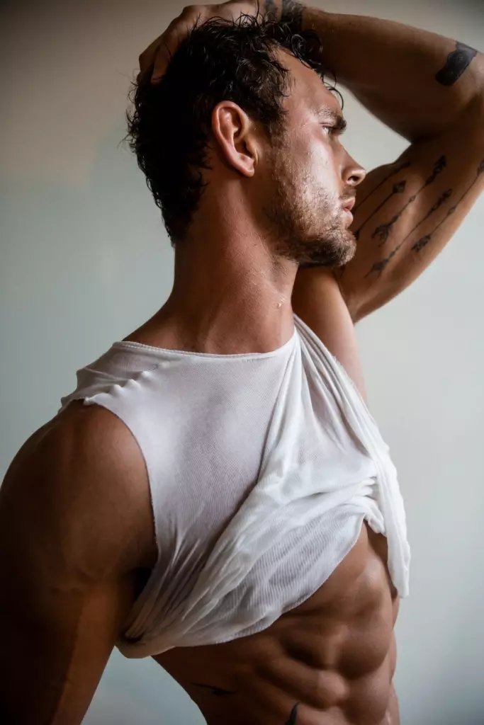 Gipresentar sa Client Magazine ang Christian Hogue ni Blake Ballard