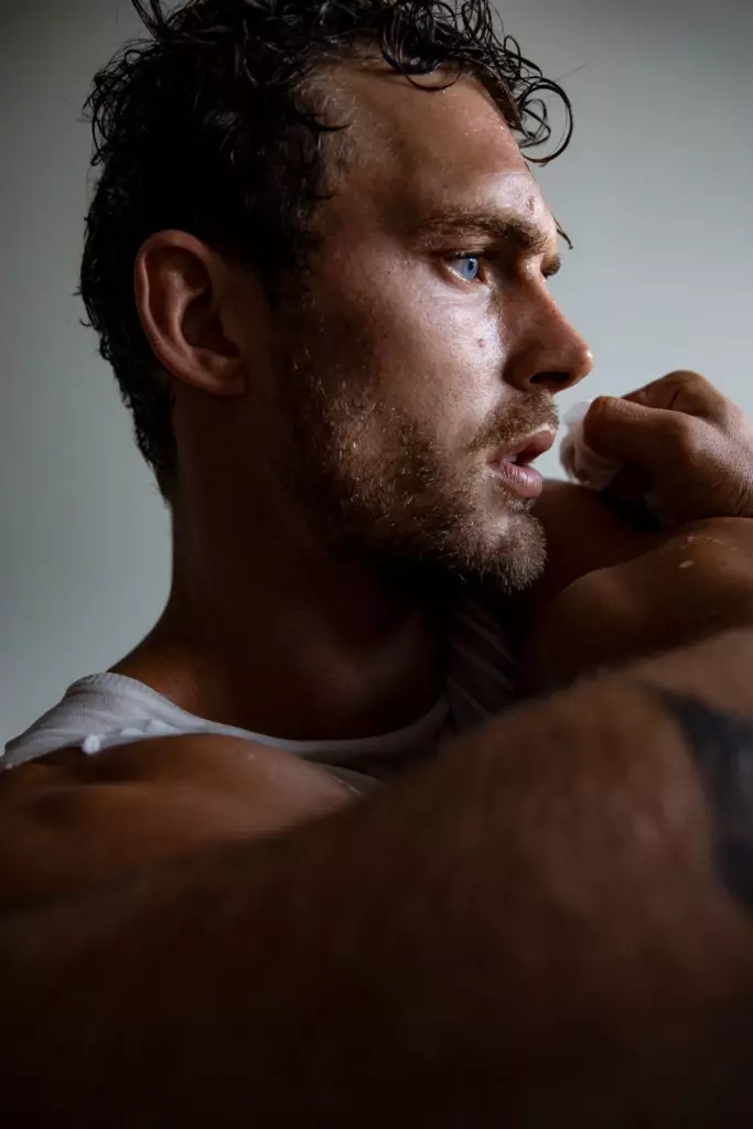 Client Magazine presenterar Christian Hogue av Blake Ballard