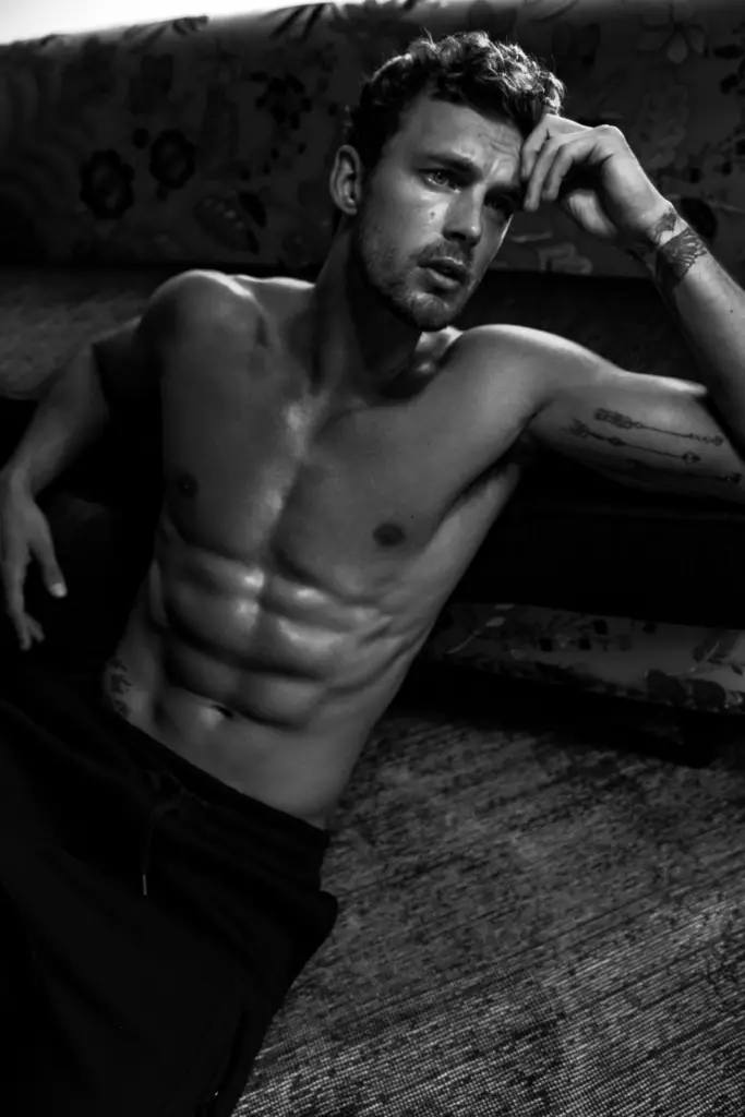 Client Magazine presenterar Christian Hogue av Blake Ballard