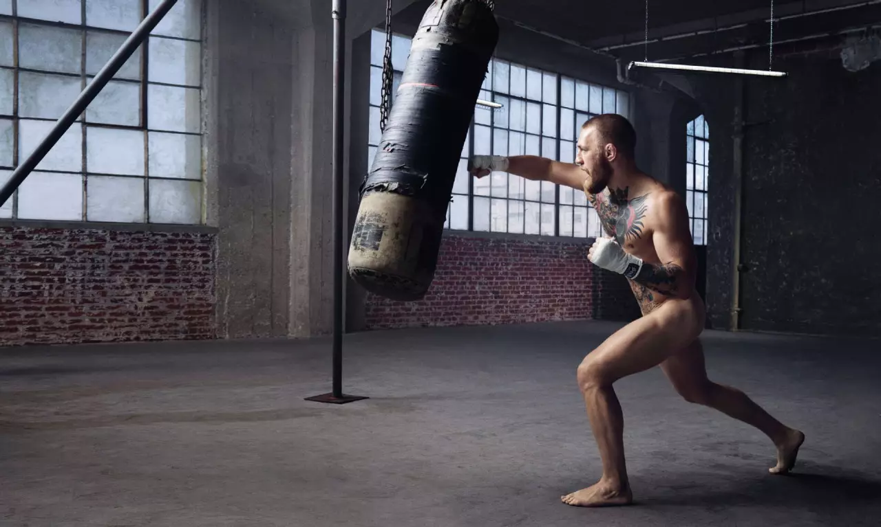 ESPN mengeti atlit ing ndhuwur game fisik karo taunan 'Body Issue' Agustus 2016 karo Irish UFC MMA Fighter Conor McGregor ing akeh atlit modeling wuda kanggo masalah teka iki.