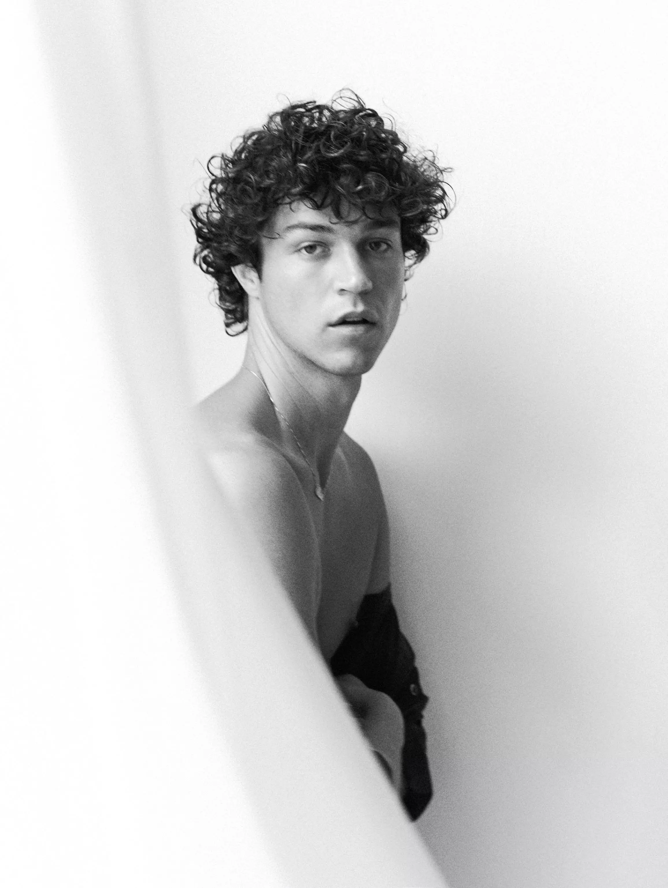 MILES MCMILLAN IN OH! SZÉP DOLOGOK! PT.1 (1)