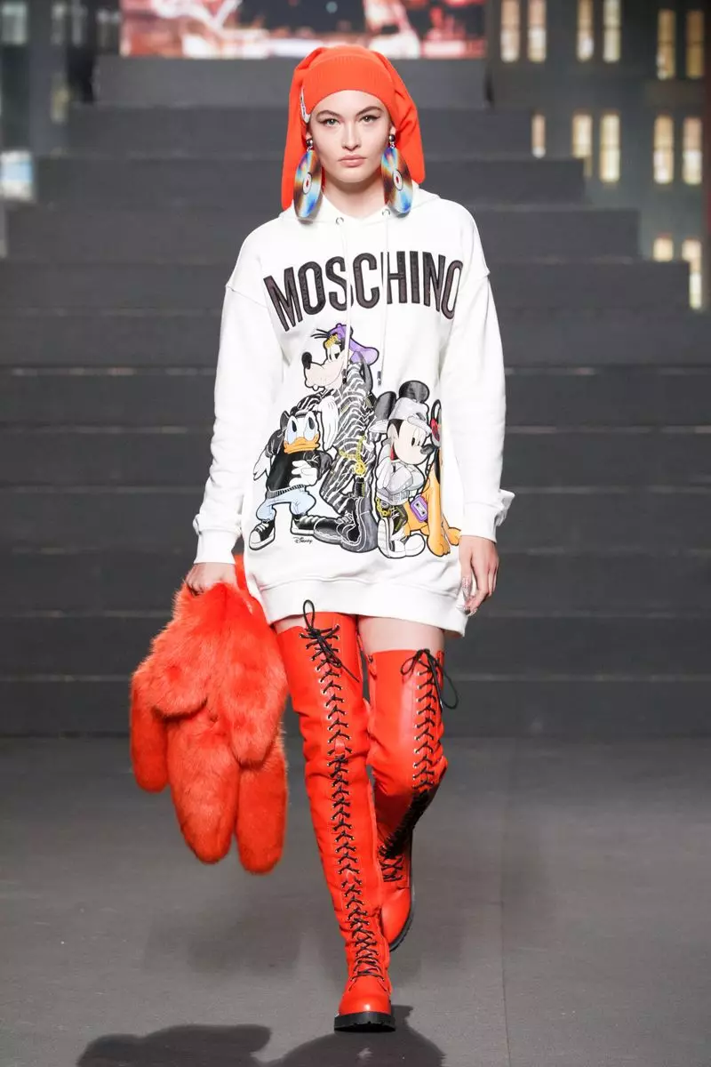 Moschino [tv] x H&M Caij Nplooj Ntoos Hlav 2018 New York39