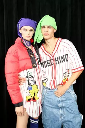 Moschino [tv] x H&M Caij Nplooj Ntoos Hlav 2018 New York Backstage4