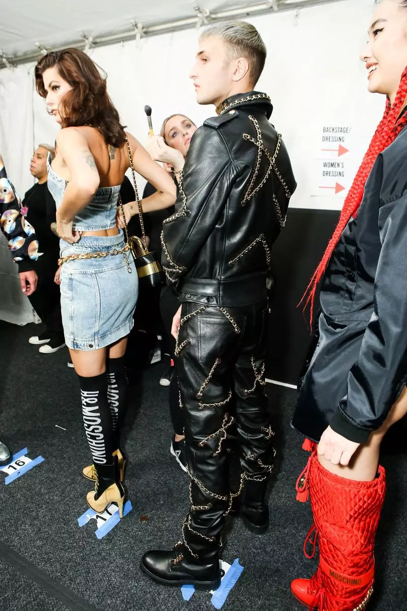 Moschino [tv] x H&M Herfs Winter 2018 New York Backstage8