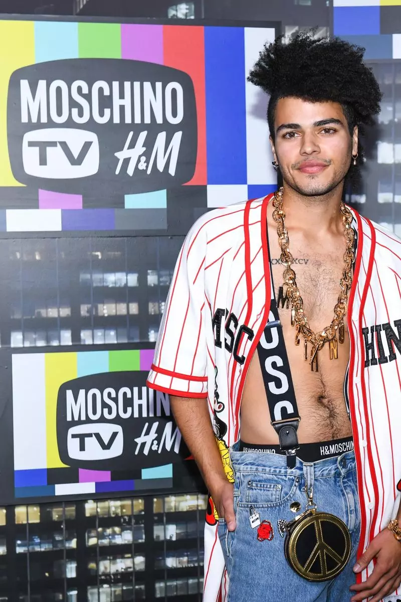 Moschino [TV] x H&M Fall Winter 2018 New York People2