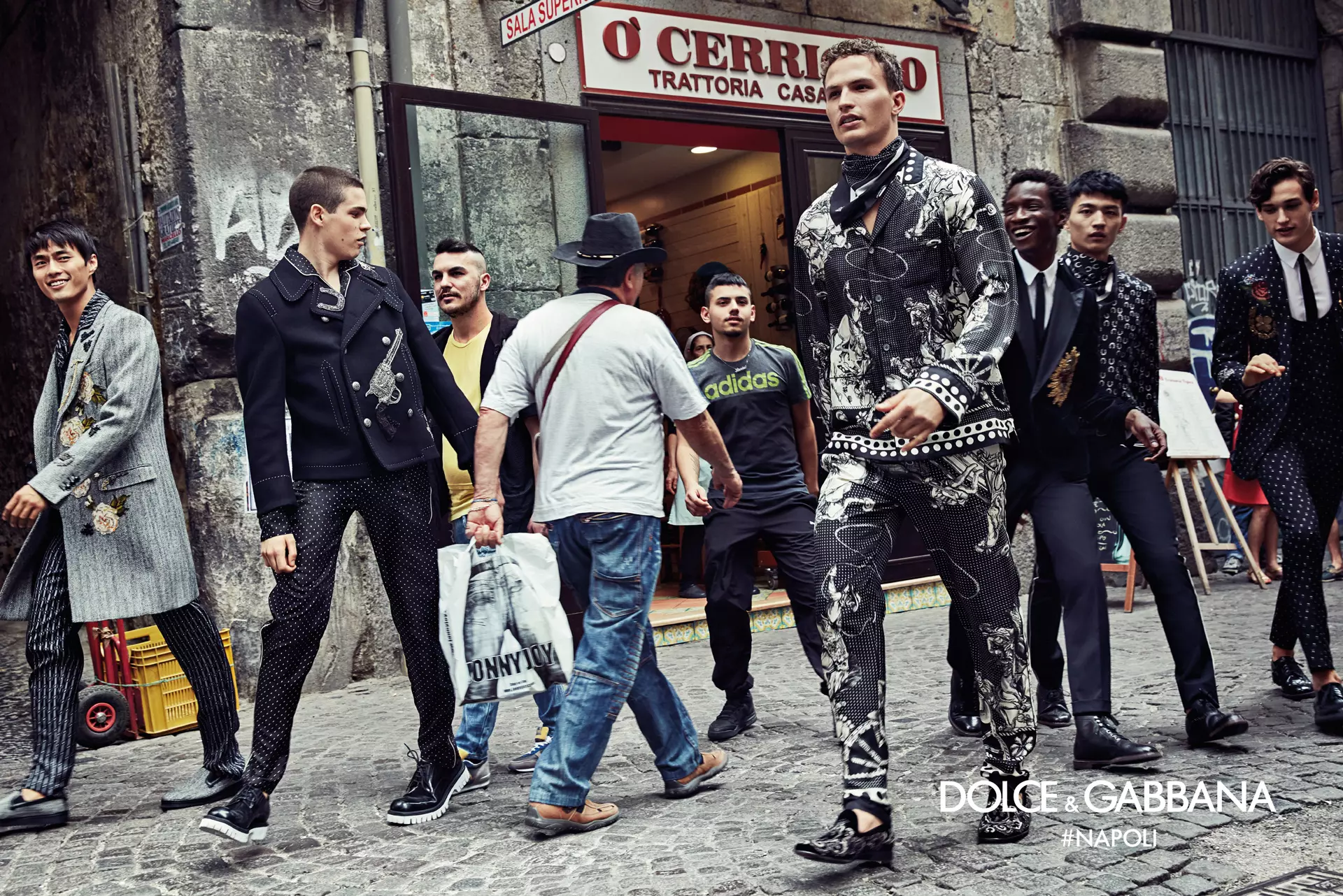 dolce-gabbana-payız-qış-2016-2017-neapolda-reklam-kampaniyası-141