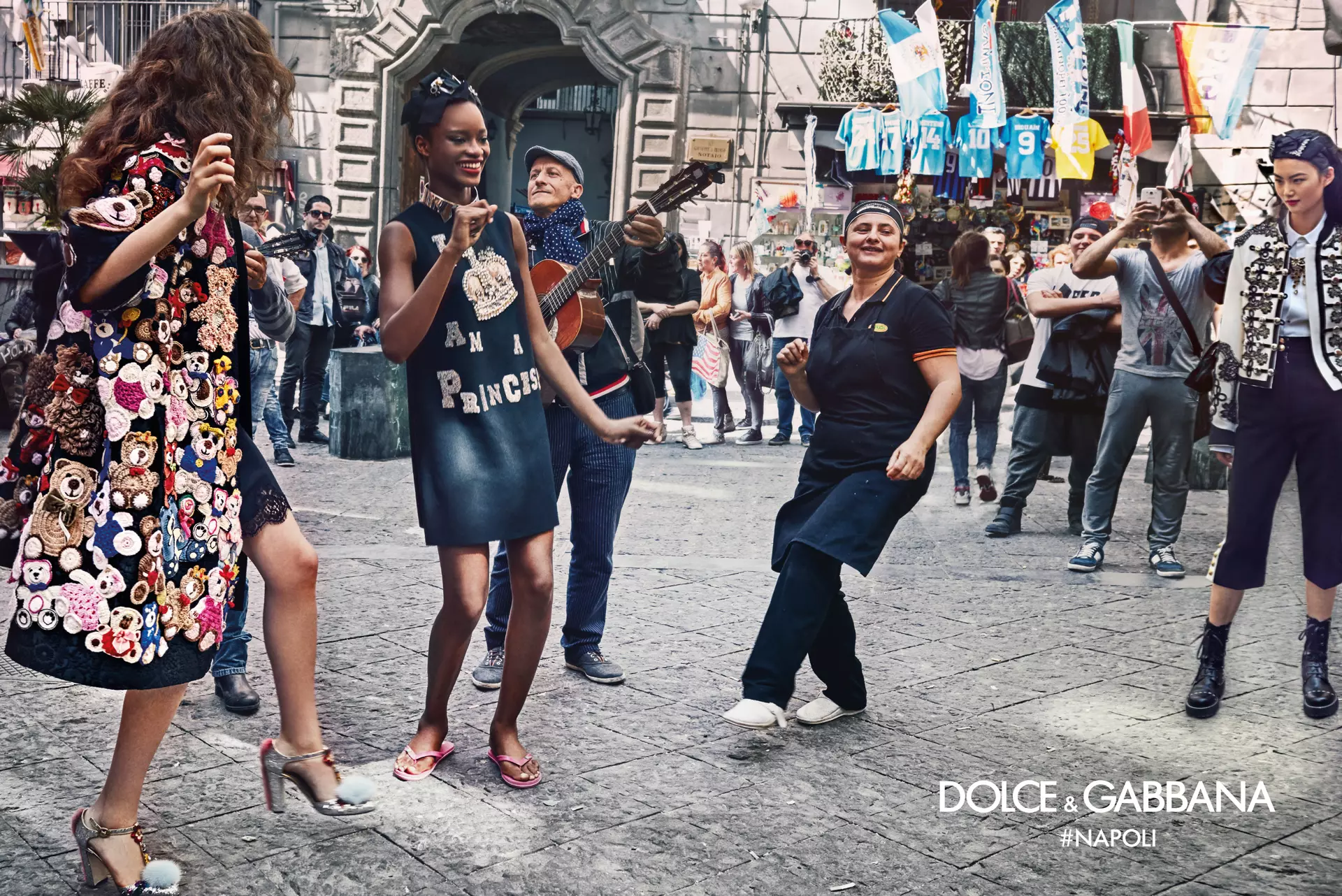 dolce-gabbana-payız-qış-2016-2017-neapolda-reklam-kampaniyası-4