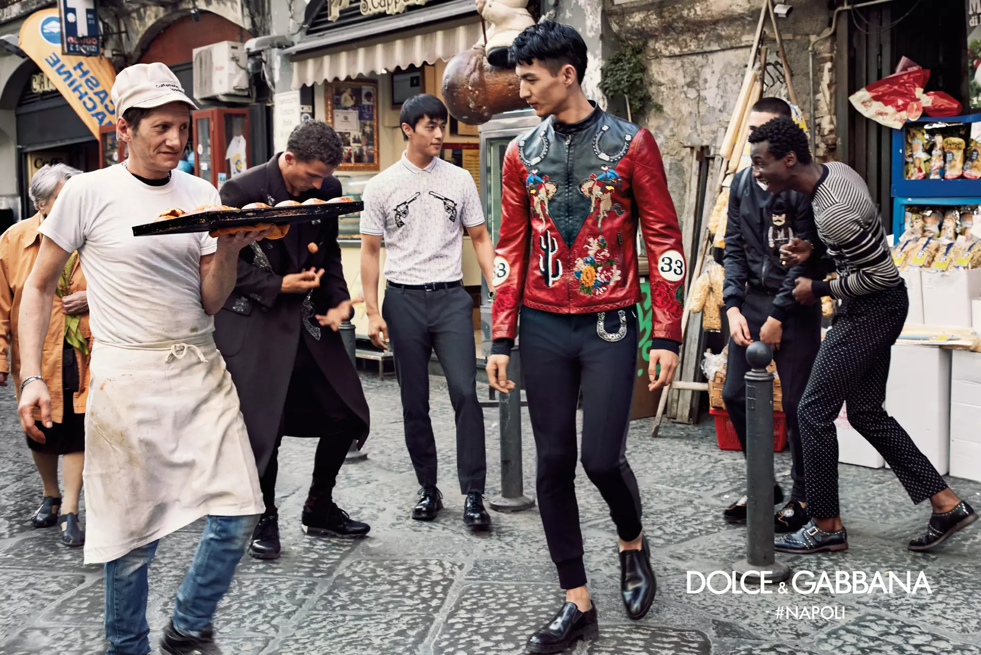 idolce-gabbana-fall-winter-2016-2017-advertisinig-campaign-in-naples-191