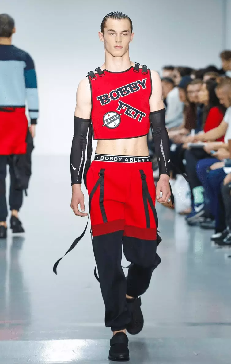 Bobby Abley, revolucionarni modni dizajner kojeg je ponovno napravio u London Collection Men, za svoju mušku odjeću dodao je i dizajnirao stvarno šarenu i dinamičnu liniju sportske odjeće. Croted top, trčanje joggers su najbolji u nizu.