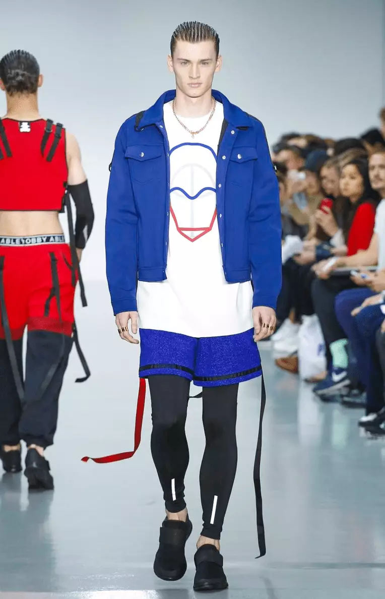 Bobby Abley, un deseñador de moda revolucionario que volveu facer na London Collection Men, para a súa roupa masculina engadiu e deseñou unha liña de roupa deportiva realmente colorida e dinámica. As camisetas cortas e os joggers para correr son os mellores da liña.