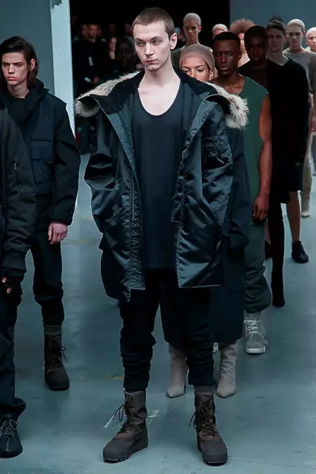 Kanye West x Adidas Originals može se reći bilo šta od gospodina Westa kao dizajnera, vidimo trend i set stil, inspirisan reperom i producentom hitova, ali možda je sindikat Adidas Originals intervenisao i dao sjajan zaokret u ovome , urbano, otrcano, neuredno, možda nešto prljavo na vidiku, ali je put za ljubav boga, ako ovaj pevač sa sobom nosi sve što radi na sceni, ostavimo to. Adidas Originals Ali ako ste imali kontrolu, znajte šta West vodi kao modni dizajner.