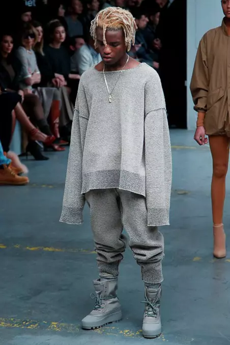 Kanye West x Adidas Originals iwe unogona kutaura chero chinhu kubva kuna Mr. West semugadziri, tinoona maitiro uye set style, yakafuridzirwa ne rapper uye mugadziri wehits, asi pamwe mubatanidzwa weAdidas Originals wakapindira uye wakapa shanduko huru kune izvi. , urban, shabby, messy, zvichida chimwe chinhu chakasviba pakuona, asi inzira yerudo rwamwari, kana muimbi uyu akaunza nezvose zvaanoita pachikuva, ngatizvisiyei. Adidas Mabviro Asi dai waive nekutonga ziva izvo West inomhanya semugadziri wemafashoni.