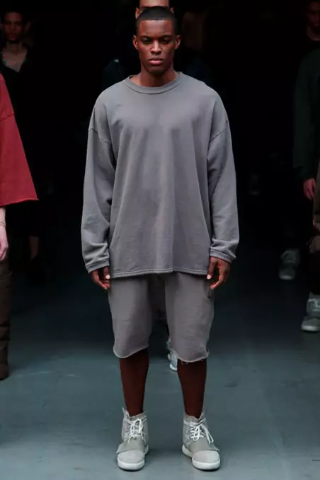 Kanye West x Adidas Originals można powiedzieć cokolwiek od Mr. Westa jako projektanta, widzimy trend i ustalony styl, inspirowany raperem i producentem hitów, ale może zainterweniował związek Adidas Originals i dał temu świetny zwrot , miejskie, odrapane, niechlujne, może coś brudnego w zasięgu wzroku, ale to sposób na miłość boską, jeśli ten piosenkarz wnosi ze sobą wszystko, co robi na scenie, zostawmy to. Adidas Originals Ale jeśli miałeś kontrolę, pamiętaj o tym, co West prowadzi jako projektant mody.