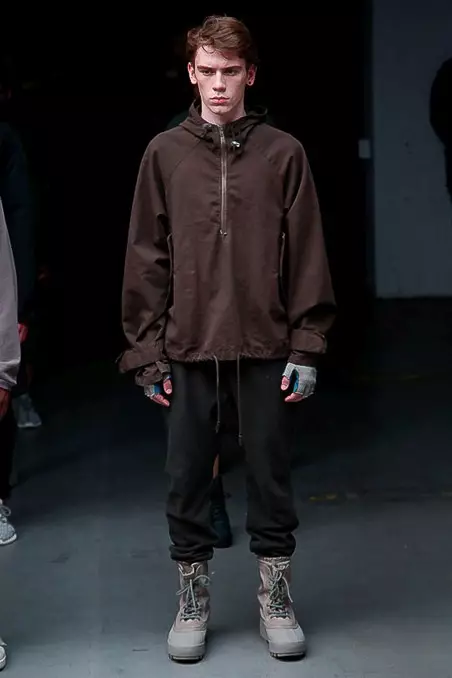 Kanye West x Adidas Originals masasabi mo ang kahit ano mula kay Mr. West bilang isang designer, nakikita namin ang isang trend at isang set na istilo, na inspirasyon ng rapper at producer ng mga hit, ngunit marahil ang unyon ng Adidas Originals ay nakialam at nagbigay ng magandang twist dito , urban, shabby, magulo, marahil isang bagay na madumi sa paningin, ngunit isang paraan para sa pag-ibig ng diyos, kung ang mang-aawit na ito ay nagdadala ng lahat ng kanyang ginagawa sa entablado, hayaan natin ito. Adidas Originals Ngunit kung mayroon kang kontrol ay magkaroon ng kamalayan sa kung ano ang tumatakbo sa West bilang isang fashion designer.