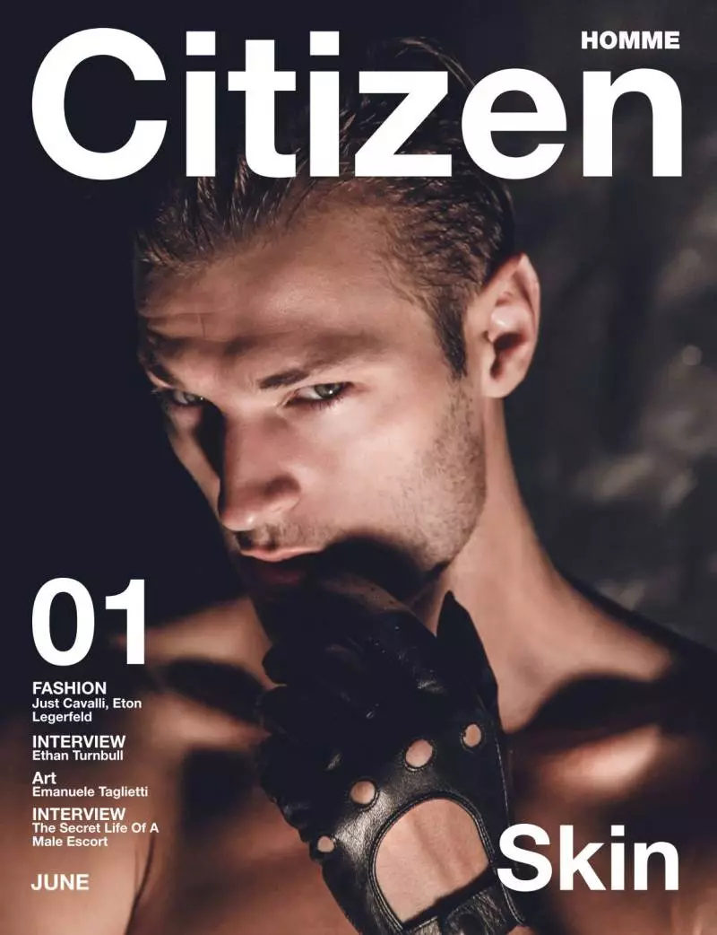 Model Dan Merfi, “Citizen Homme” magazineurnalynyň ilkinji sanynyň suratçy Jeýms Demitriniň obýektiwinde peýda bolan sanynyň baş sahypasyna ýerleşdirildi. Heurnalyň sahypalarynda heýkeltaraş bedenini görkezip, Dan aňsatlyk bilen kamera düşýär we aramyzda köp göriplik döredýär.