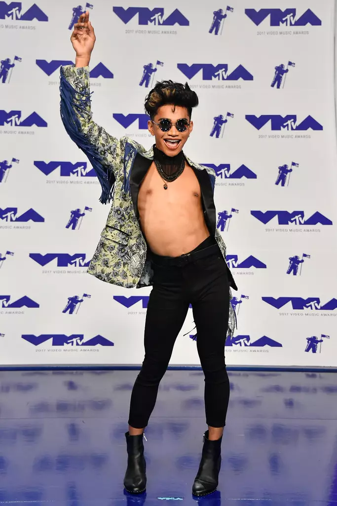 Bretman Rock เข้าร่วมงาน 2017 MTV Video Music Awards ที่ The Forum เมื่อวันที่ 27 สิงหาคม 2017 ในเมือง Inglewood รัฐแคลิฟอร์เนีย