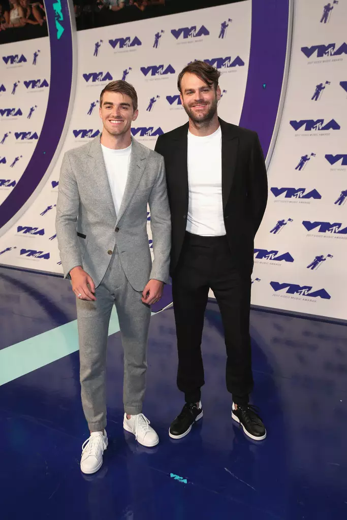 The Chainsmokers သည် 2017 MTV Video Music Awards ကို ကယ်လီဖိုးနီးယား၊ Inglewood တွင် ဩဂုတ် 27 ရက်၊ 2017 ရက်နေ့တွင် The Forum တွင်တက်ရောက်သည်။