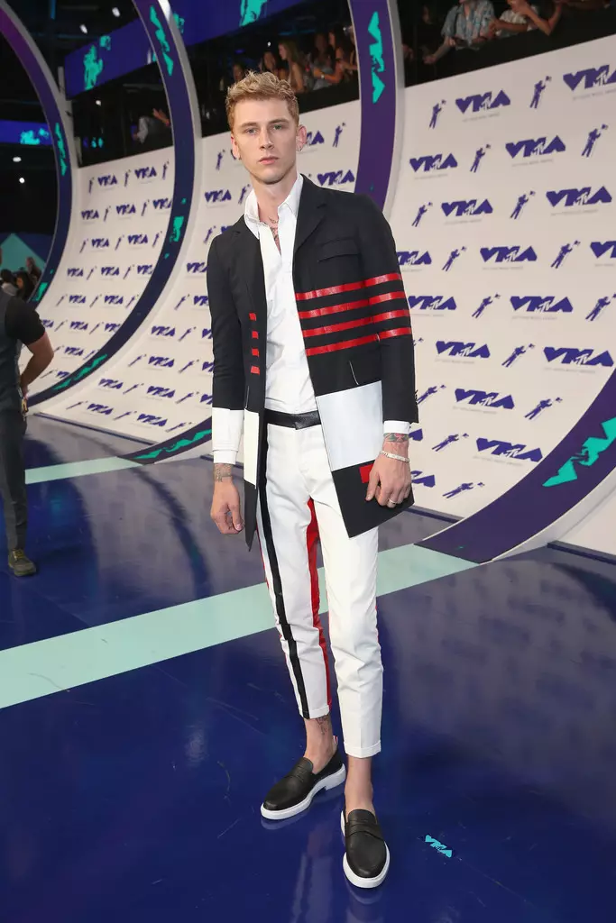 Ο Machine Gun Kelly παρευρίσκεται στα MTV Video Music Awards 2017 στο The Forum στις 27 Αυγούστου 2017 στο Inglewood της Καλιφόρνια.