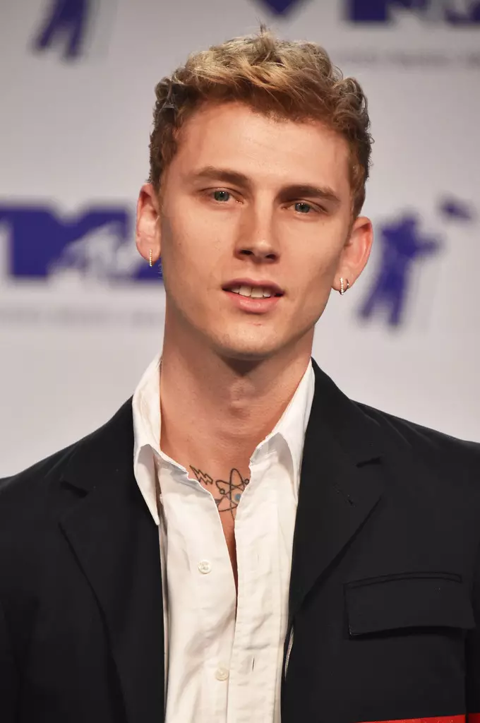 Machine Gun Kelly részt vesz a 2017-es MTV Video Music Awards díjátadón a The Forumban 2017. augusztus 27-én a kaliforniai Inglewoodban.