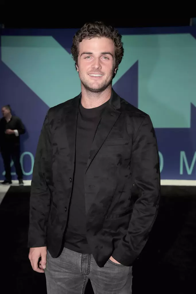 Beau Mirchoff navštěvuje 2017 MTV Video Music Awards na The Forum 27. srpna 2017 v Inglewoodu v Kalifornii.