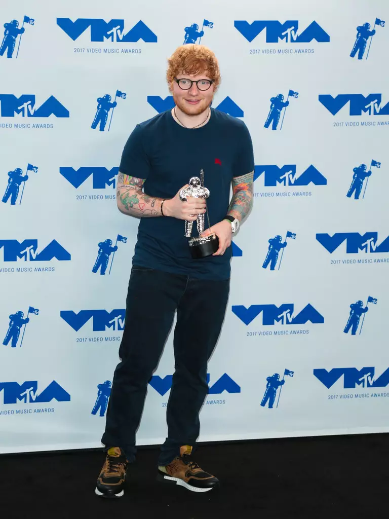 Ed Sheeran 2017-yil 27-avgust kuni Kaliforniya shtatining Inglvud shahrida boʻlib oʻtgan Forumda MTV Video Music Awards 2017 mukofotida ishtirok etmoqda.