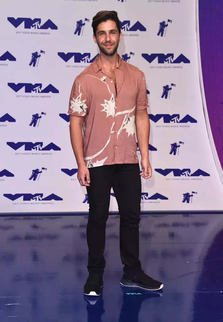 Josh Peck anopinda 2017 MTV Vhidhiyo Mimhanzi Awards paForum musi waNyamavhuvhu 27, 2017 muInglewood, California.