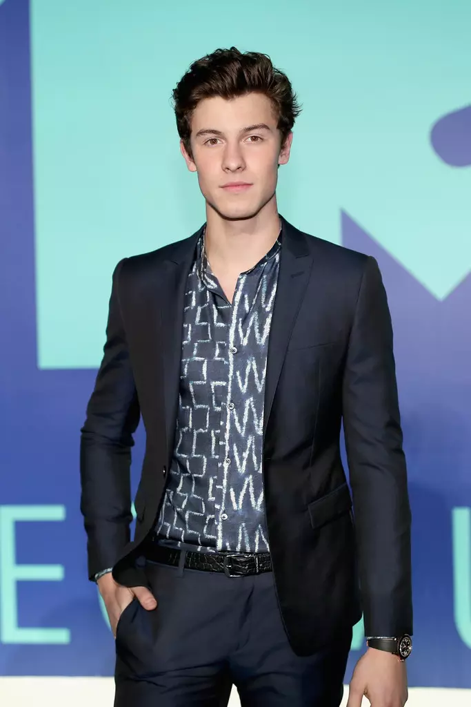 Shawn Mendes jattendi l-MTV Video Music Awards 2017 fil-Forum fis-27 ta’ Awwissu 2017 f’Inglewood, California.