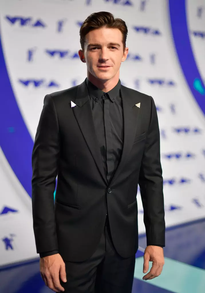 Drake Bell di 27ê Tebaxa 2017-an de li Inglewood, California, beşdarî Xelatên Muzîka Vîdyoyê ya MTV ya 2017-an dibe.