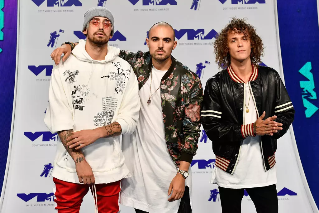 (L-R) Kevin Ford, Matthew Russell og Trevor Dahl fra Cheat Codes deltager i 2017 MTV Video Music Awards på The Forum den 27. august 2017 i Inglewood, Californien.