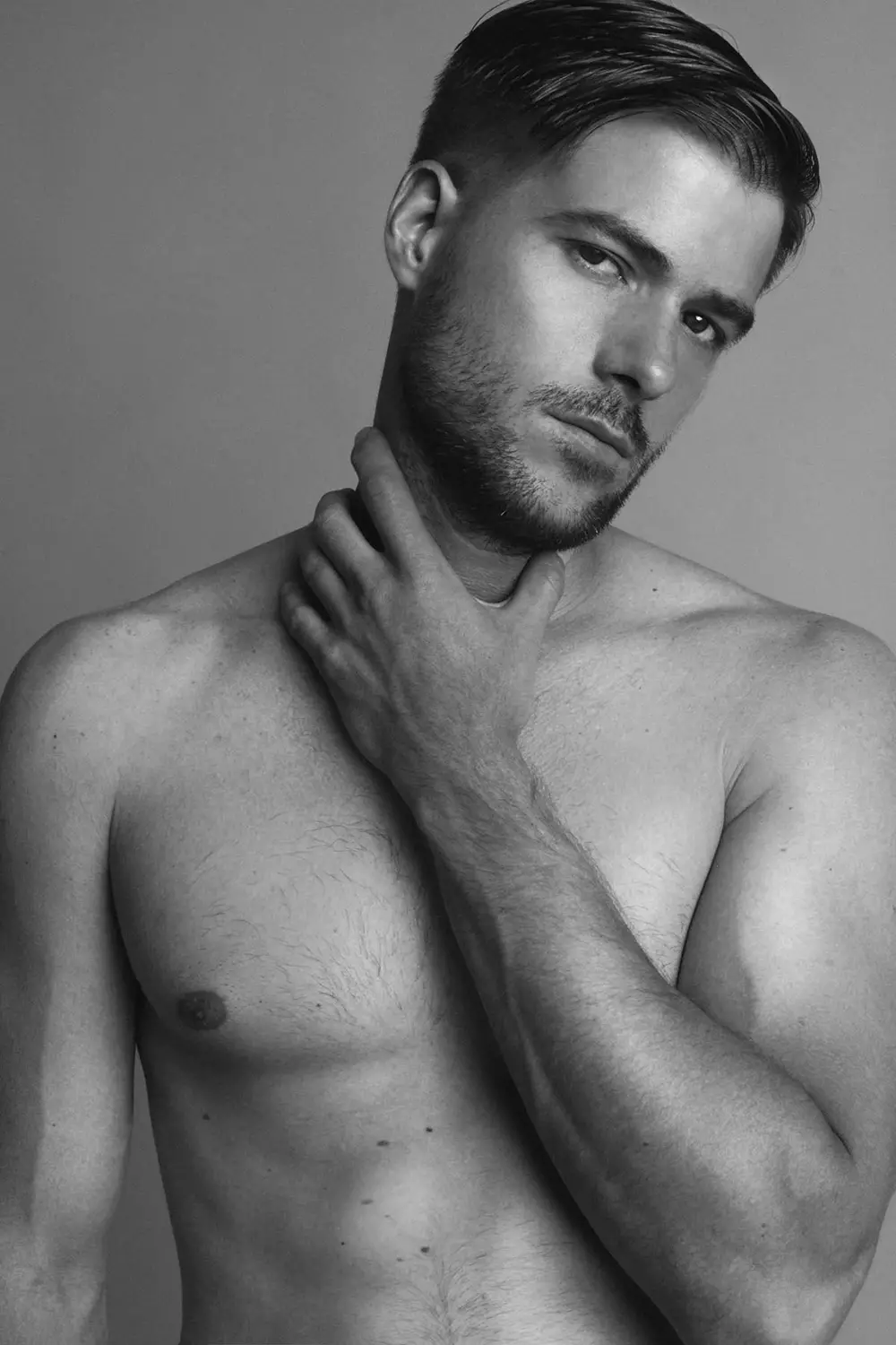 We zijn verheugd je voor de allereerste keer voor te stellen, een exclusief voor Fashionably Male een portretsessie met de Spaanse nieuwkomer Francisco Perez Gibert, gemaakt door TDV Photography in Madrid. Francisco ziet er prachtig en sexy uit, een soort charmante mooie ogen. Dood!