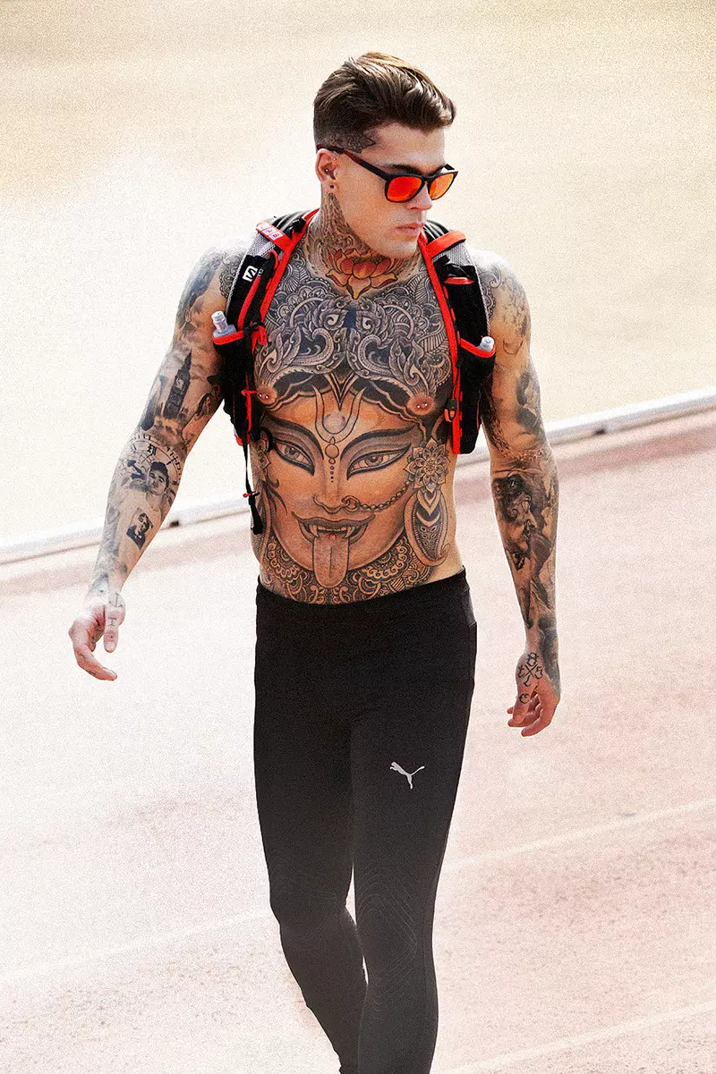 Stephen James sfotografowany przez Edu Garcíę i stylizowany przez Gerarda Solé, dla wydania Men’s Health Spain z kwietnia 2015 roku.