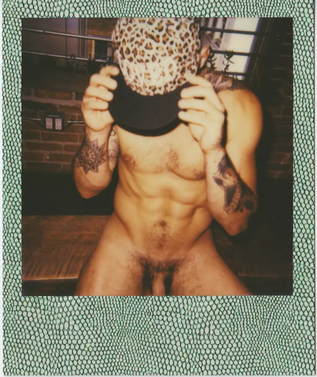 Vores yndlings DTLA-fotograf har lige lavet et hot nyt polaroid-fotosæt, som du skal se!