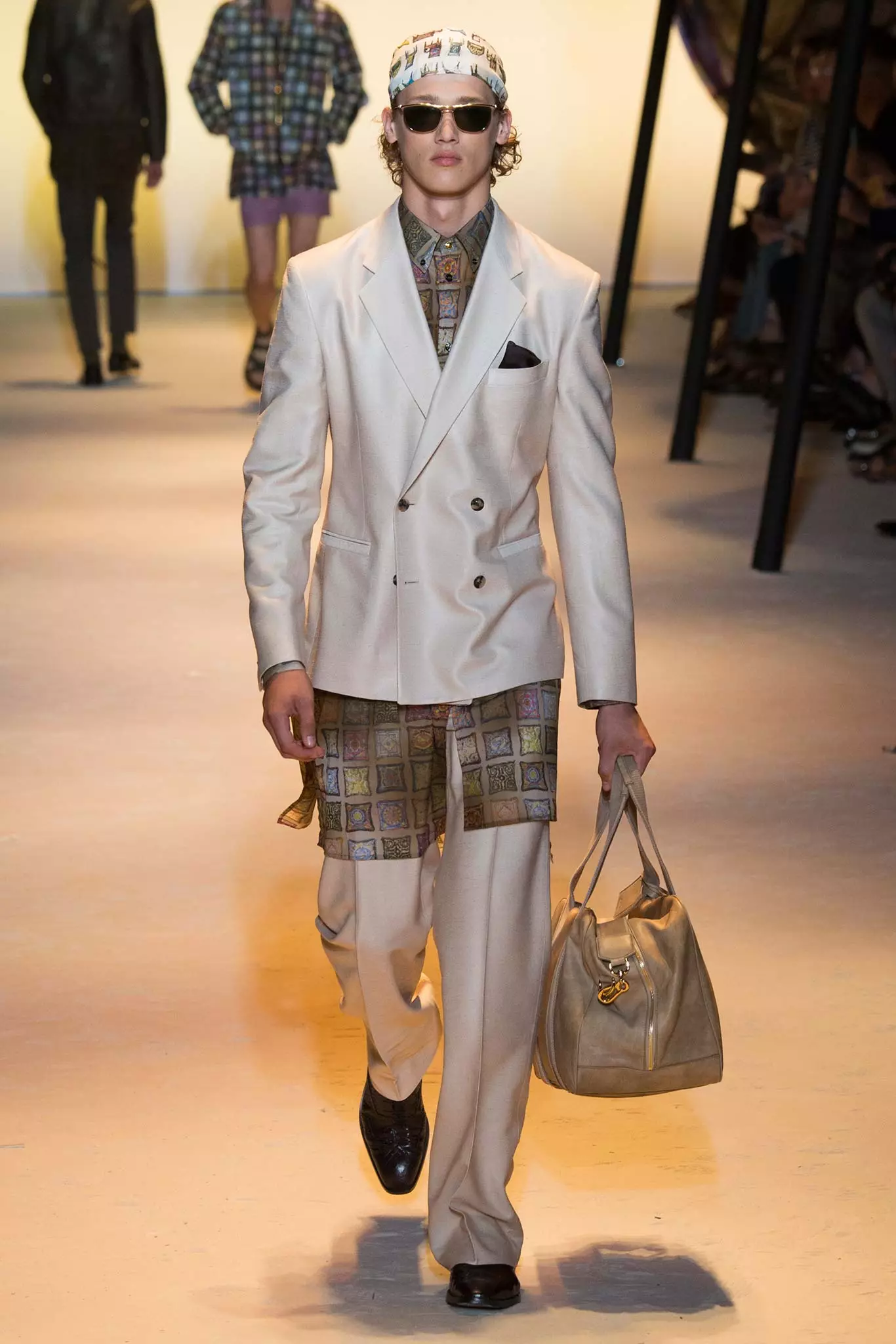 VERSACE MENS ԳԱՐՈՒՆ 2016044