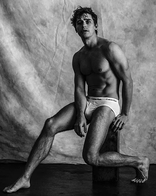 Antoni Porowski yê Queer Eye ji bo gulebarana Calvin Klein vediqete 15056_4