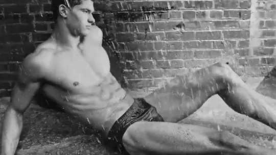 แคมเปญ Versace Dylan Blue โดย Bruce Weber ใน 9 GIFs