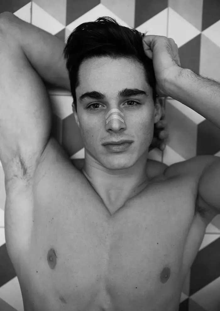 Jis lè ou panse ou te wè tout bagay, Pietro Boselli pa Darren Black