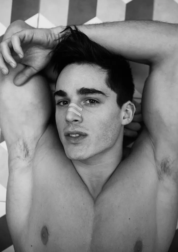 Jis lè ou panse ou te wè tout bagay, Pietro Boselli pa Darren Black