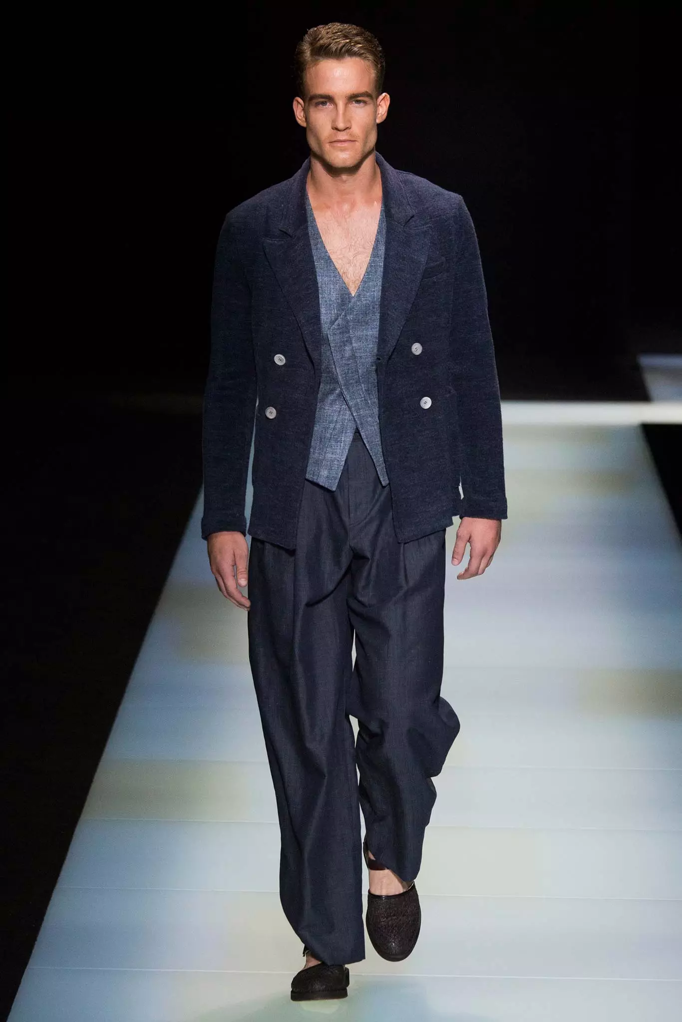 Giorgio Armani Caij nplooj ntoos hlav 2016821