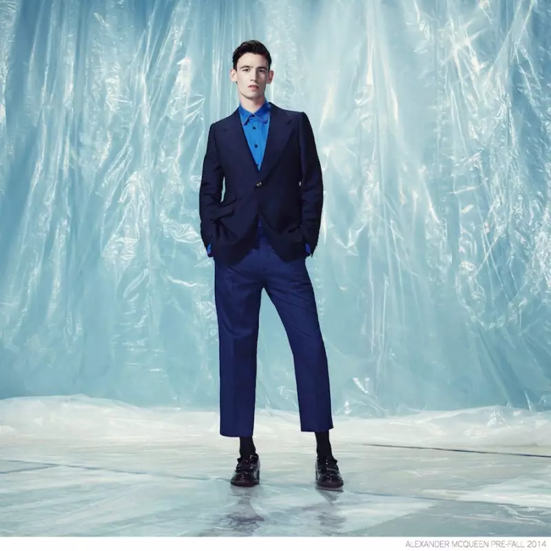 Alexander-McQueen-Pre-outono-2014-Look-Book-Elegant-Suiting-018-800x800