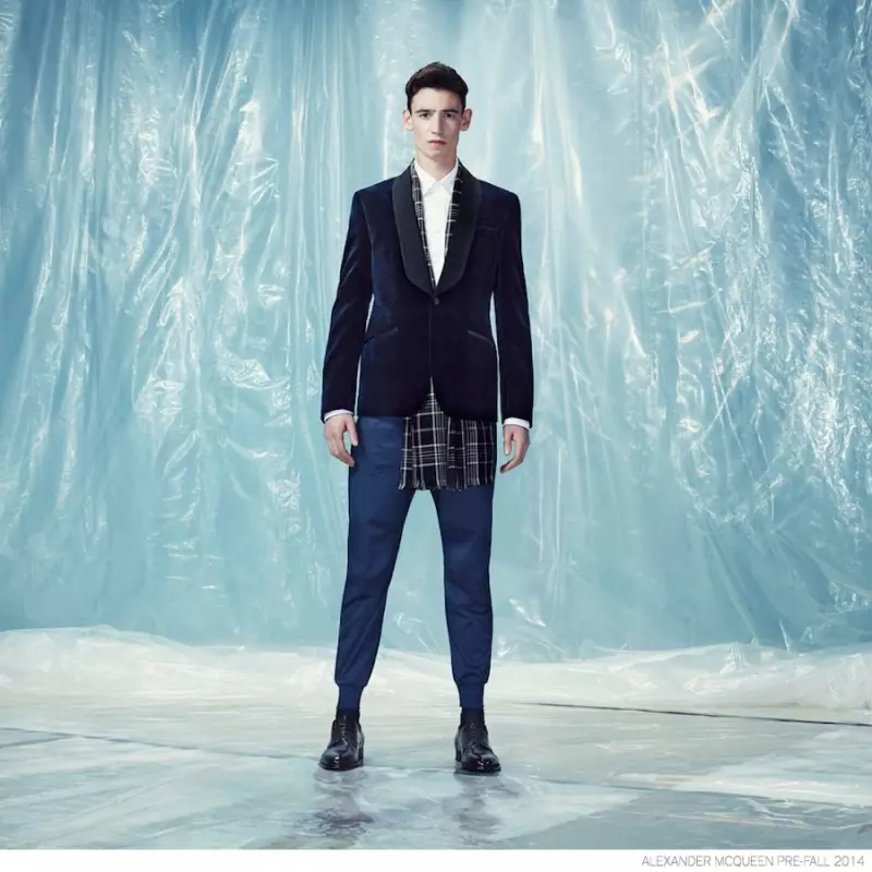 Alexander-McQueen-Pre-otòn-2014-Look-Book-Elegant-Suiting-022-800x800