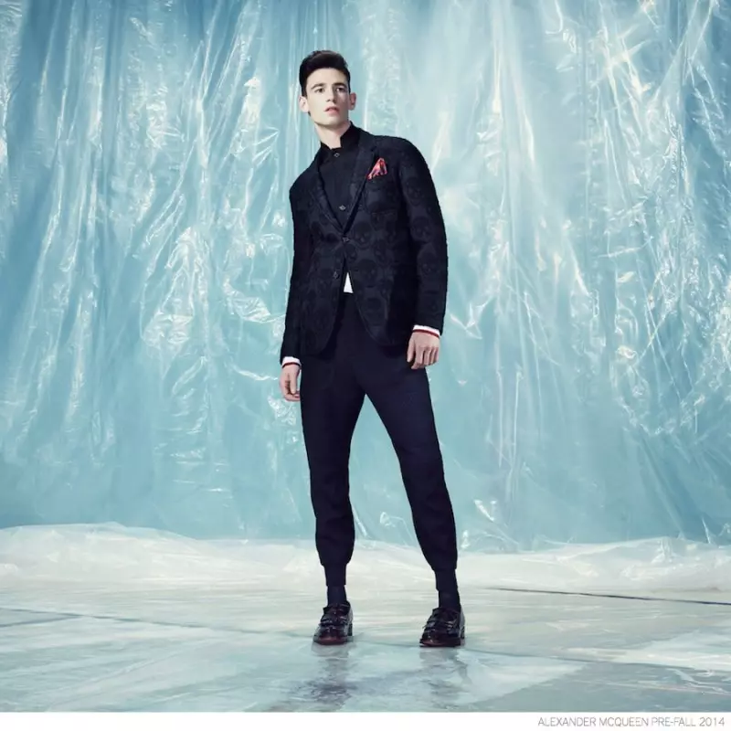 Alexander-McQueen-Pre-otòn-2014-Look-Book-Elegant-Suiting-003-800x800