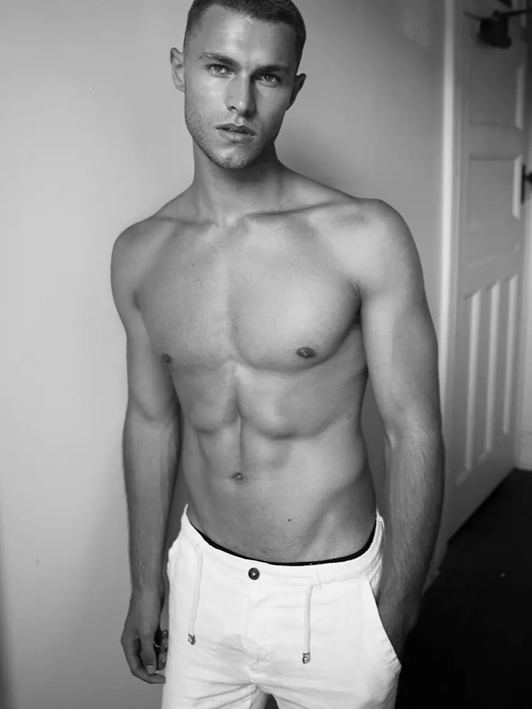 Nous digitals del model Zach Grenenger