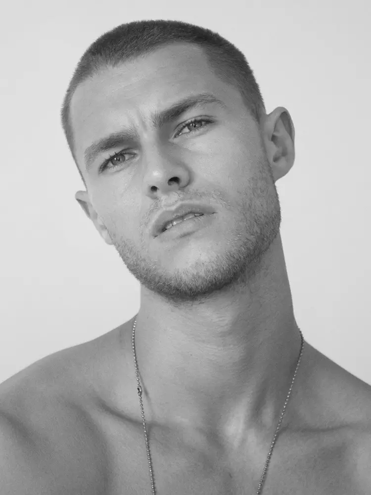 Dîjîtalên nû yên Model Zach Grenenger